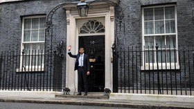Perdana Rishi Sunak ke Kantor sebagai PM Inggris, Sepi Sambutan Warga