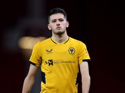 Justin Hubner Pamer Jadi Pemain Terbaik Wolves U-21