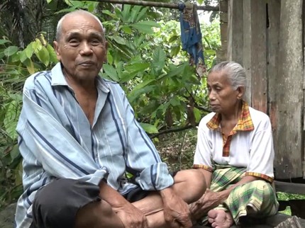 Saling Menopang, Pasutri Renta Hidup Sebatang Kara di Gubuk Tengah Hutan