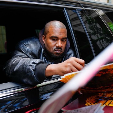 Tak Hanya Depak Kanye West, Adidas Juga Hentikan Kemitraan dengan Yeezy