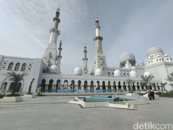 Profil Masjid Sheikh Zayed di Solo yang Diresmikan Jokowi dan MBZ Besok