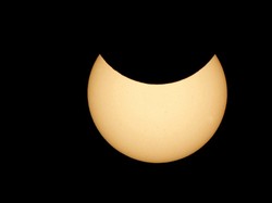 Fenomena Astronomi Maret 2025: Dua Kali Gerhana dalam Sebulan