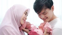5 Potret Gemas Anisa Rahma Asuh Anak Kembar, Masih Merasa Seperti Mimpi