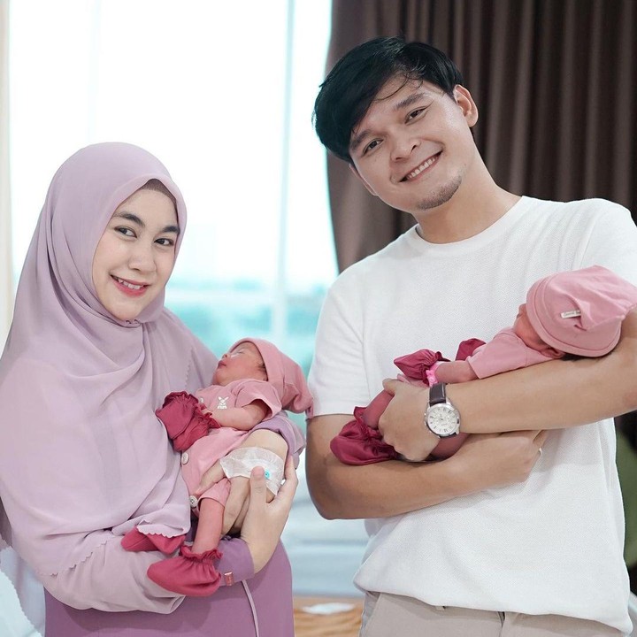 <p>Anisa Rahma tengah menikmati perannya sebagai Bunda dari dua putri kembar, Alma dan Alsha. Anisa dan suami, Anandito, pun telah menanti kedua anaknya ini selama 4 tahun, Bunda. (Foto: Instagram: @anisarahma_12)</p>