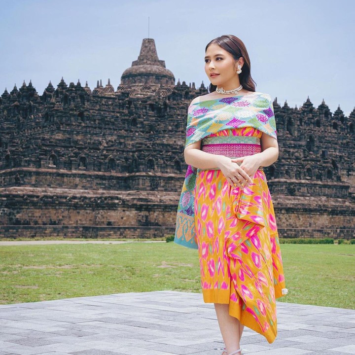 <p>Kerena ya, Bunda. Kita doakan semoga Prilly selalu sukses dalam karier. (Foto: Instagram @prillylatuconsina96)</p>