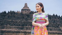 <p>Kerena ya, Bunda. Kita doakan semoga Prilly selalu sukses dalam karier. (Foto: Instagram @prillylatuconsina96)</p>