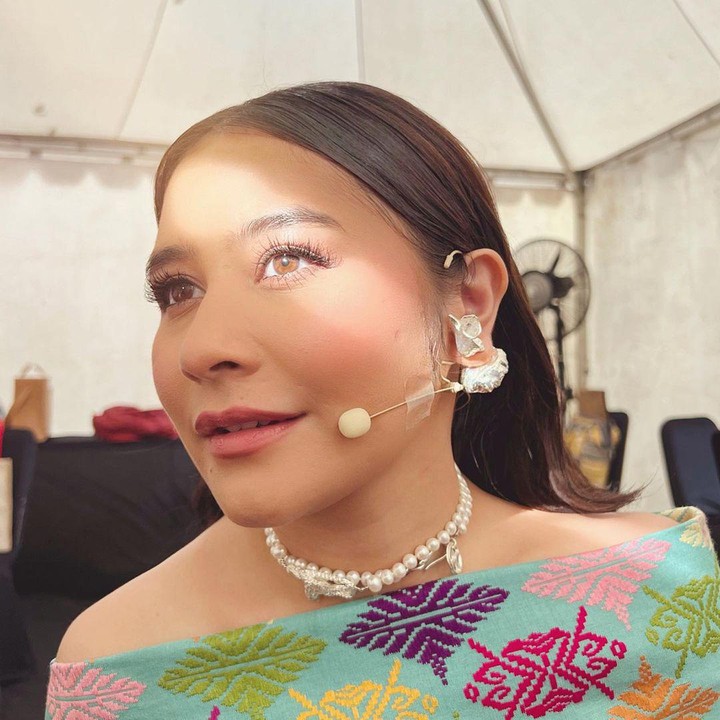 <p>Kolom komentar postingan Prilly juga dipenuhi tanggapan netizen, Bunda. Di sana, ia dibanjiri pujian, lho. "Cantikk sekali kk prilly," tulis akun @ susi****. (Foto: Instagram @prillylatuconsina96)    </p>