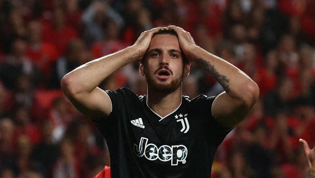 Berikut daftar delapan tim yang gagal lolos ke babak 16 besar Liga Champions termasuk Juventus.