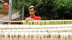 VIDEO: Warga Subang Sulap Limbah Daun Nanas Jadi Benang Sabtu