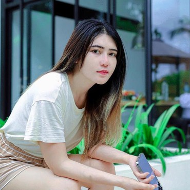 Terpopuler: Via Vallen Dimusuhi Adik hingga Ekspresi Sedih Lesti Jadi Sorotan