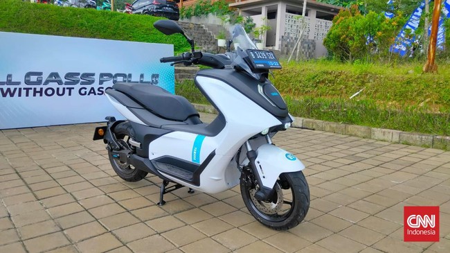 Subsidi kendaraan listrik ditujukan pada pembelian 200 ribu unit motor baru yang berlaku mulai 20 Maret 2023. Mobil listrik ada dari Hyundai dan Wuling.