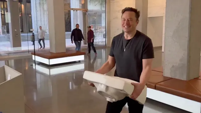 Anindya Bakrie Komentari Batik Bomba yang Dipakai Elon Musk