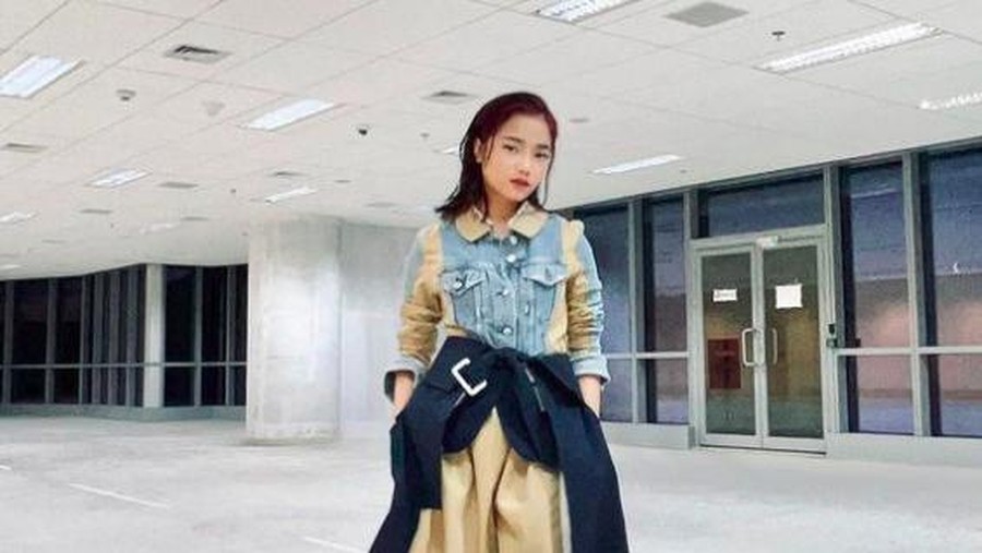 Fuji tampil di Jakarta Fashion Week.