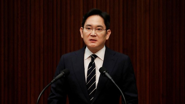 Samsung resmi menunjuk Jay Y Lee sebagai executive chairman. Ia menduduki jabatan itu setelah mendapat ampun dari Presiden Korsel Yoon Suk-yeol atas kasus suap.