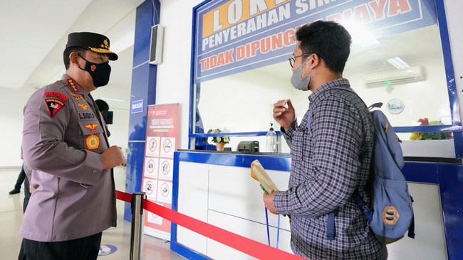 Direktur Registrasi dan Identifikasi (Regident) Korlantas Polri Brigjen Yusri Yunus menyebut syarat ini sebetulnya sudah ada sejak lama, tapi belum diterapkan.