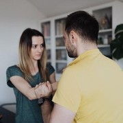 4 Alasan Mengapa Banyak Orang Susah untuk Meninggalkan Abusive Relationship