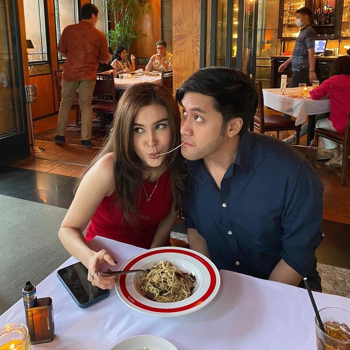 <p>Enggak hanya itu, ada juga yang mendoakan agar keduanya segera mendapatkan momongan. "Happy wedding kk kevin dan istri,, bahagia slalu..smoga segera diberikan momongan, God bless," tulis @iam*****. (Foto: Instagram @kevinaprilio)<br /><br /><br /></p>
