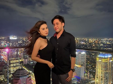 7 Potret Kevin Aprilio & Istri Rayakan 2 Th Pernikahan, Didoakan Segera Punya Momongan