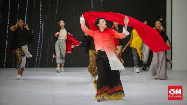 BIN House semakin mengukuhkan diri sebagai rumah kain Indonesia dalam gelaran Jakarta Fashion Week 2023. 