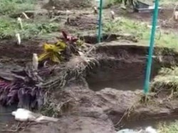 Makam Dekat Sungai Picu Mayat Bermunculan Usai Diterjang Banjir Tulungagung