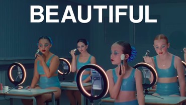img-title Lirik Lagu Beautiful - Christina Aguilera