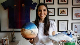 FOTO: Lukisan di Bola untuk Piala Dunia 2022