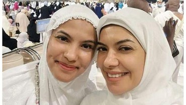 img-title 7 Potret Najwa Shihab Tampil Pakai Hijab, Aura Beda Bikin Hati Sejuk!