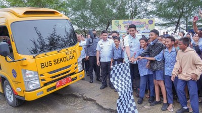 Bobby Nasution Hadirkan Bus Sekolah di Kelurahan Belawan Sicanang