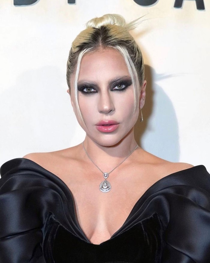 Penyanyi nyentrik satu ini juga punya HAUS Laboratories yang diluncurkan 2019 lalu. Ia ingin menginspirasi setiap orang agar berani berekpresi, dan klaim produk ini adalah vegan, lho!/Foto: Instagram @hauslabs
