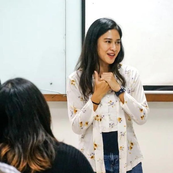 <p>Hal ini dibagikan langsung oleh Dian pada laman Instagramnya. Ia mengatakan sangat senang bisa berbagi pengetahuan bersama para mahasiswa. (Foto: Instagram: @therealdiansastr)</p>