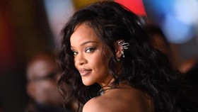 Pamer Perut, Rihanna Jadi Model Kampanye LV Perdana Pharrell Williams
