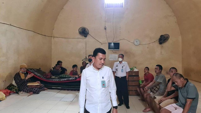 Rutan Klas IIB Serang yang menjadi tempat penahanan Nikita Mirzani merupakan penjara buatan zaman penjajahan Belanda pada tahun 1885.