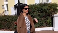 <p>Penampilan Sabrina yang mencolok dari biasanya ini menuai banyak komentar dari netizen. Mereke meninggalkan banyak reaksi berupa pujian, Bunda. (Foto: Instagram @sabrinachairunnisa_)<br /><br /><br /></p>