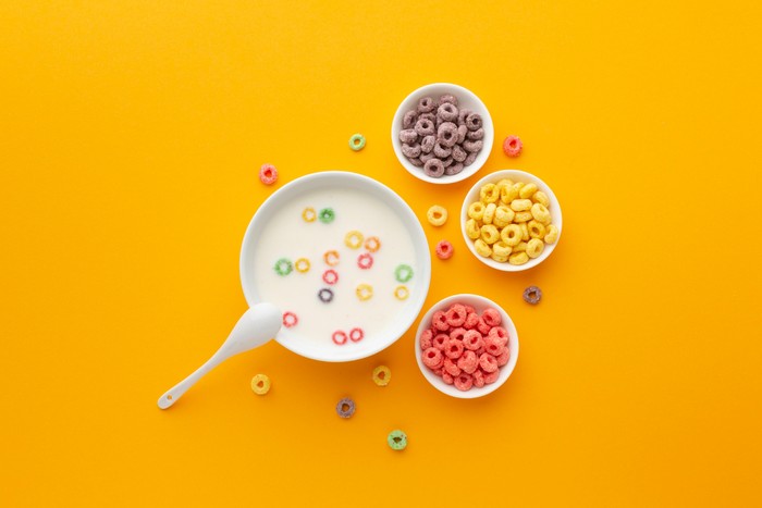 Sarapan semangkuk sereal manis di pagi hari ternyata kurang baik bagi kesehatan/Foto: Freepik/freepik