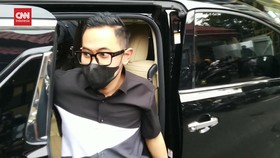 VIDEO: Gilang Juragan 99 Diperiksa Polda Jatim Soal Tragedi Kanjuruhan