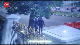img-title VIDEO: BNPT Masih Dalami Profil Wanita Berpistol Penerobos Istana