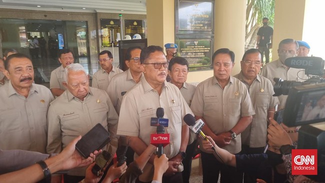 Sebanyak 7 eks Kapolri dari mulai Jenderal (Purn) Roesmanhadi hingga Jenderal (Purn) Badrodin Haiti mendatangi Mabes Polri bertemu Kapolri Jenderal Listyo.