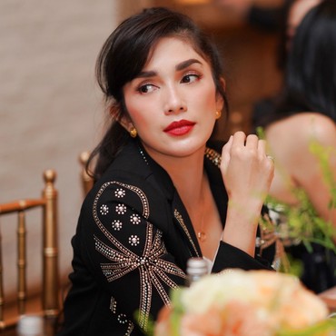 Benarkah Ussy Sulistiawaty Kucurkan Rp120 Juta Tiap Bulan untuk Anak?