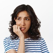 Nggak Banyak Disadari, Kebiasaan Menggigit Kuku Ternyata Bahaya untuk Kesehatan, Ini Daftarnya!