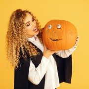 Rayakan Pesta Halloween, Ini Ide Kostum yang Cocok Berdasarkan Zodiak yang Kamu Miliki!