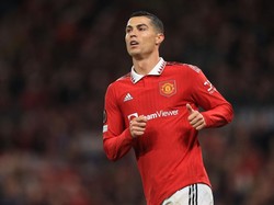 Fakta Poster Cristiano Ronaldo Dicopot di Old Traffrod