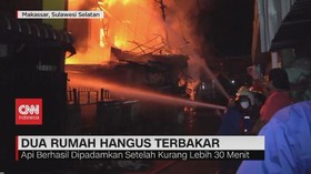 VIDEO: Diduga Akibat Bocah Bermain Korek Api, Dua Rumah Terbakar