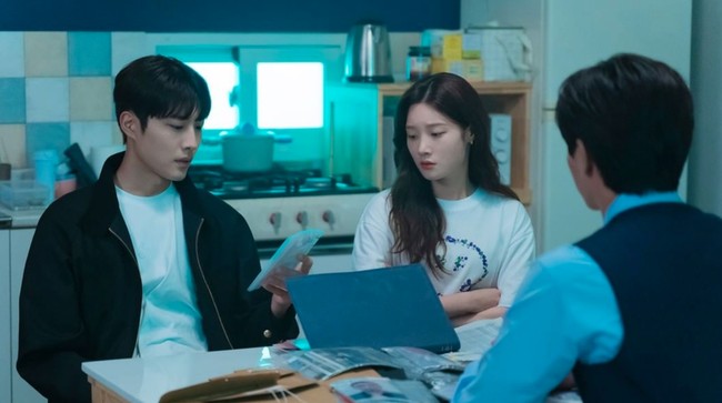 Golden Spoon Ep.11, Seung-cheon Buka Fakta Pembunuhan Ayah Ju-hee Sinopsis The Golden Spoon episode 11 menceritakan tentang Lee Seung-cheon buka fakta baru pembunuhan ayah Na Ju-hee.