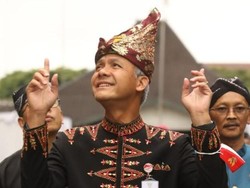 Ganjar Pranowo Kenakan Baju Adat Aceh di Upacara Sumpah Pemuda