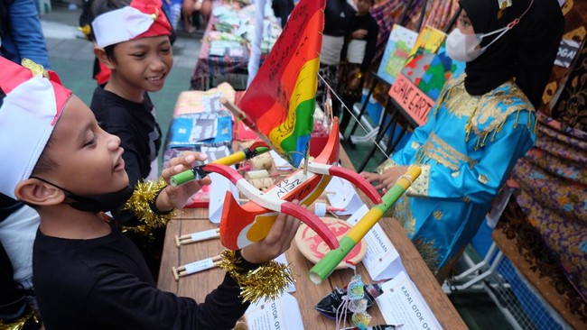 FOTO: Aksi Mengenang 94 Tahun Sumpah Pemuda dari Jakarta-Solo