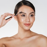 Alis Juga Bisa Rontok! Kenali 5 Penyebabnya, Ada yang Kamu Alami?