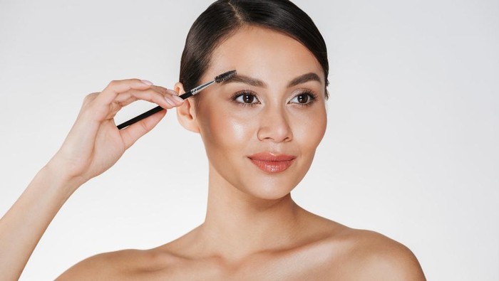 Alis Juga Bisa Rontok! Kenali 5 Penyebabnya, Ada yang Kamu Alami? Alis Juga Bisa Rontok! Kenali 5 Penyebabnya, Ada yang Kamu Alami?
