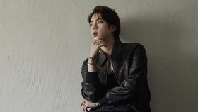 Dikritik Fan, Agensi Janji Ubah Syarat Masuk Acara Peluk Jin BTS