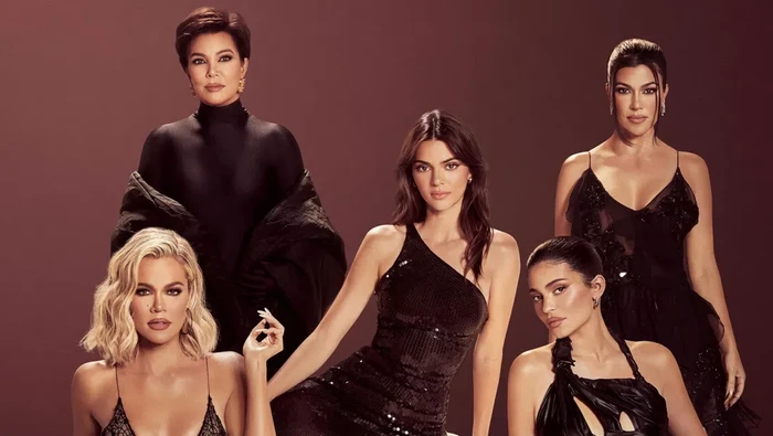 Gaya Kompak Keluarga Kardashian Jenner saat Berfoto Bersama! Tetap Modis dan Nyentrik