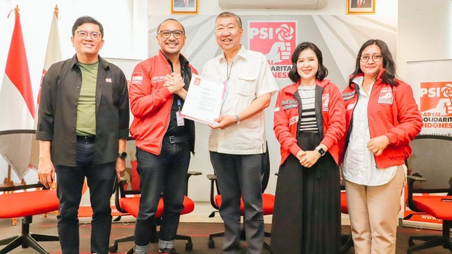 Ketua Umum Real Estate Indonesia (REI) Totok Lusida bergabung ke Partai Solidaritas Indonesia (PSI), dan ditunjuk sebagai Ketua Dewan Pakar.